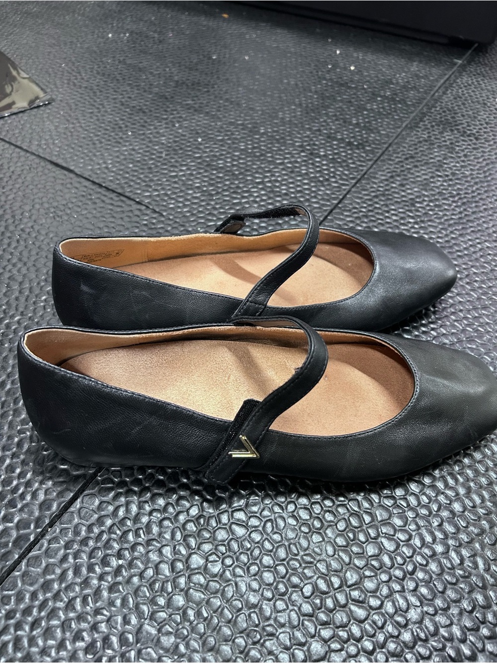 Vionic Alameda Mary Jane Leather Flat in Black 11 - Picture 2 of 5